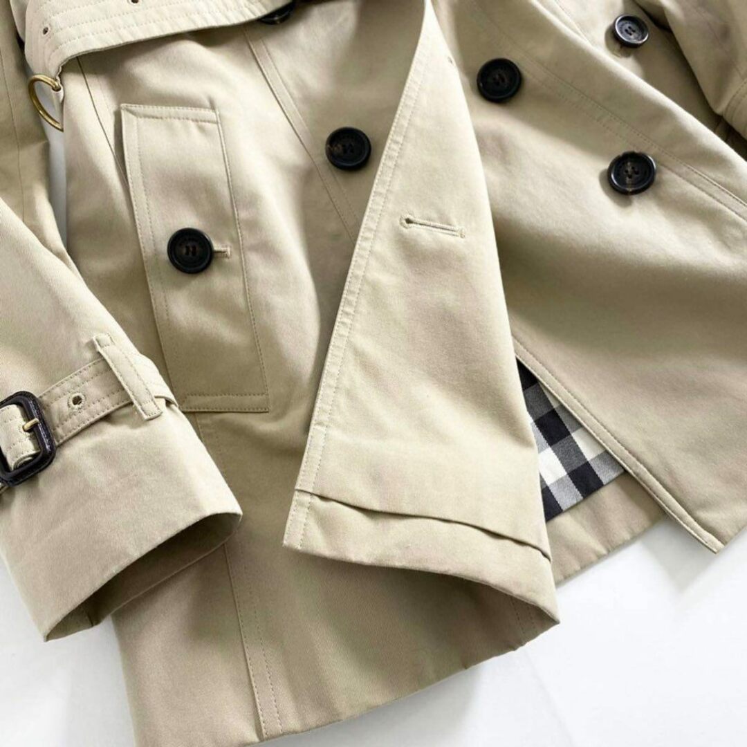 BURBERRY(バーバリー)の8e26 《美品》 英国製 BURBERRY バーバリー THE SANDRINGHAM ショート丈 トレンチコート ベルテッドコート 裏地ノバチェック 38 Ｍ 正規品 レディースのジャケット/アウター(トレンチコート)の商品写真