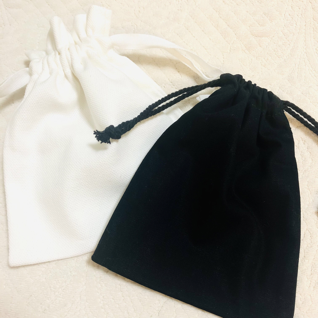 CHANEL(シャネル)の新品　DIORディオール　CHANELシャネル巾着ポーチ　2枚セット レディースのファッション小物(ポーチ)の商品写真
