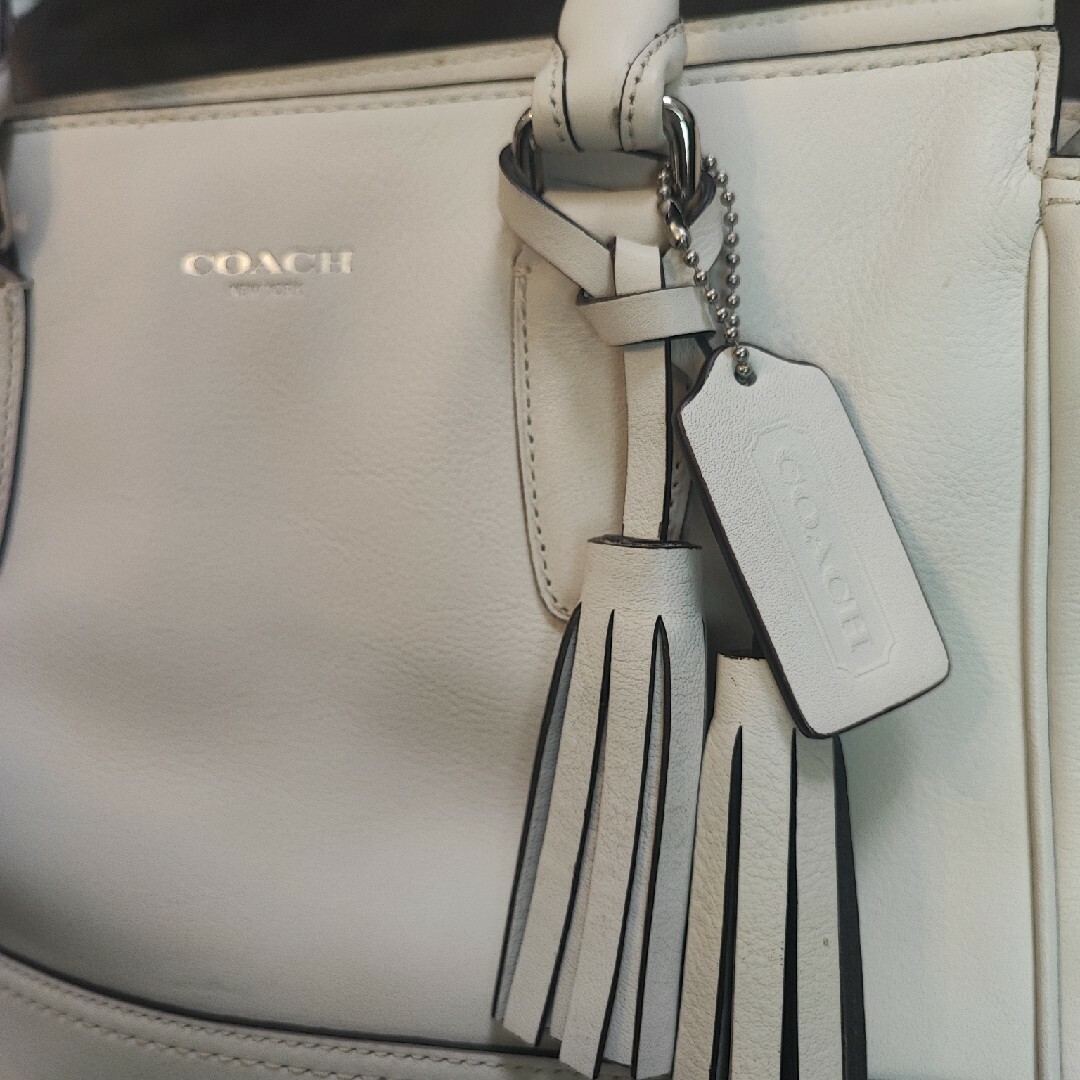 COACH(コーチ)のCOACH　ハンドバッグ　オフホワイト レディースのバッグ(ハンドバッグ)の商品写真