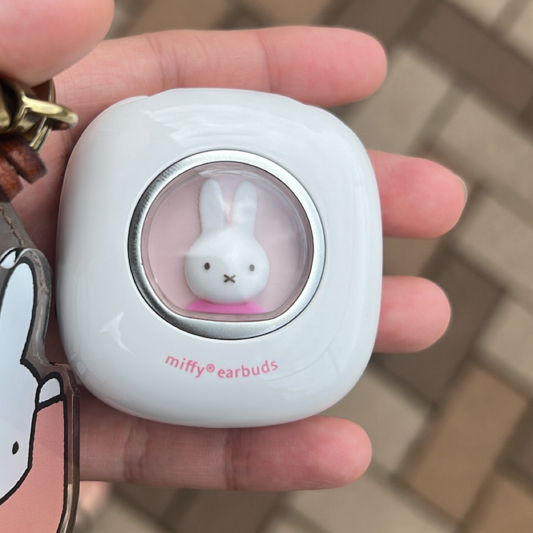 miffy(ミッフィー)のミッフィー　Bluetoothイヤホン スマホ/家電/カメラのオーディオ機器(ヘッドフォン/イヤフォン)の商品写真