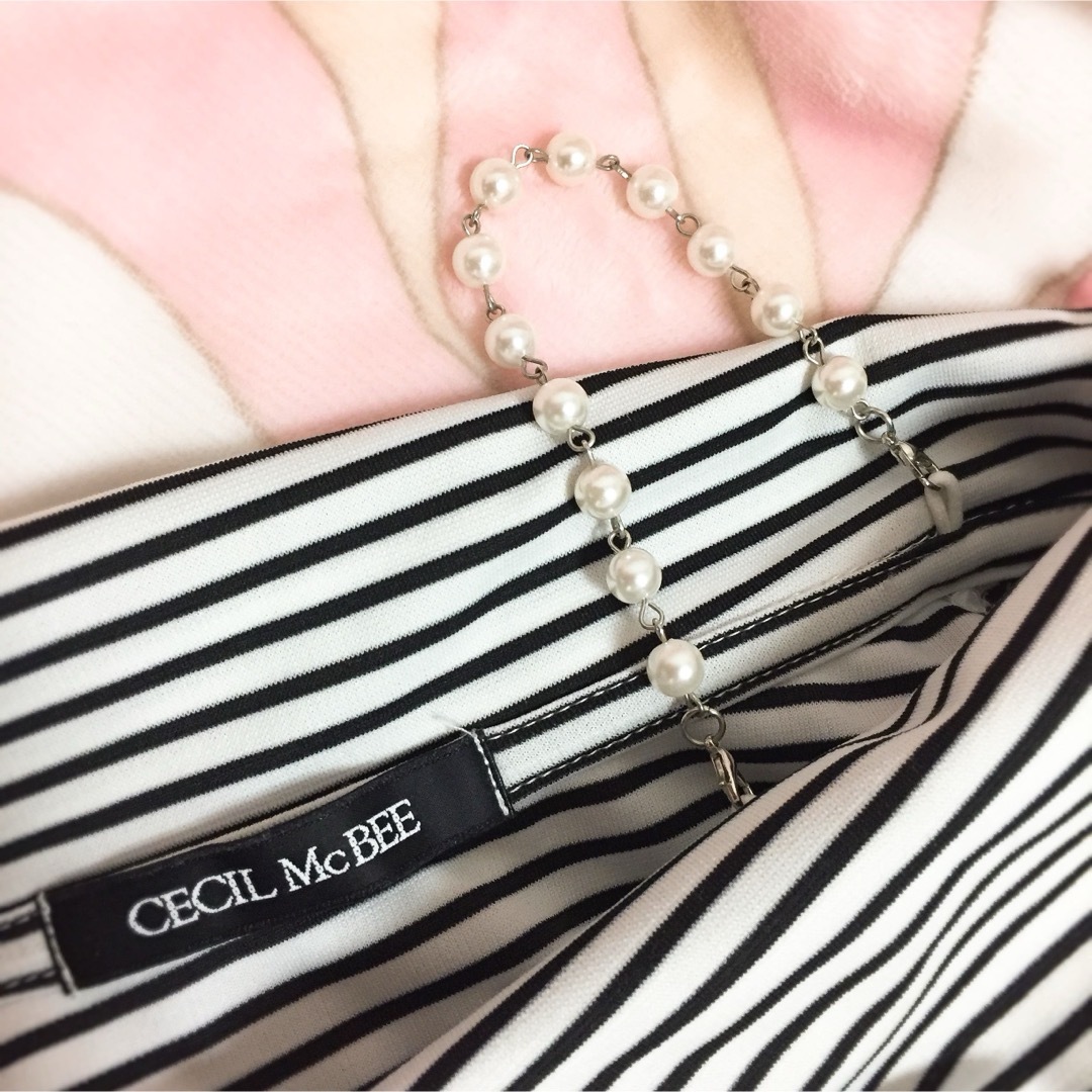 CECIL McBEE(セシルマクビー)のセシルマクビー ♡ オフショル肩チェーントップス レディースのトップス(カットソー(半袖/袖なし))の商品写真