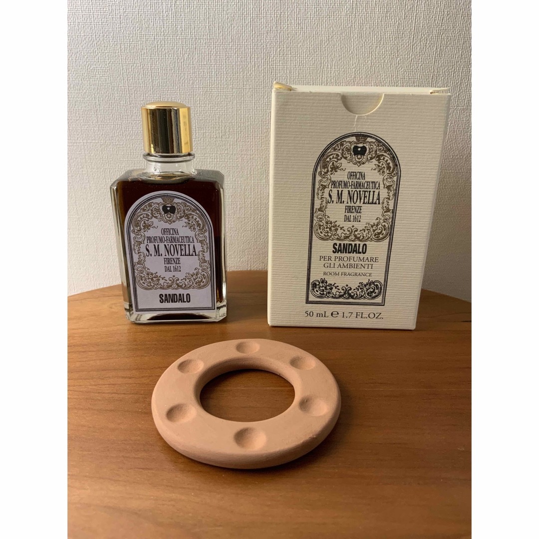 Santa Maria Novella(サンタマリアノヴェッラ)のサンタマリアノヴェッラ ルームエキストラクト サンダーロ コスメ/美容のリラクゼーション(アロマグッズ)の商品写真