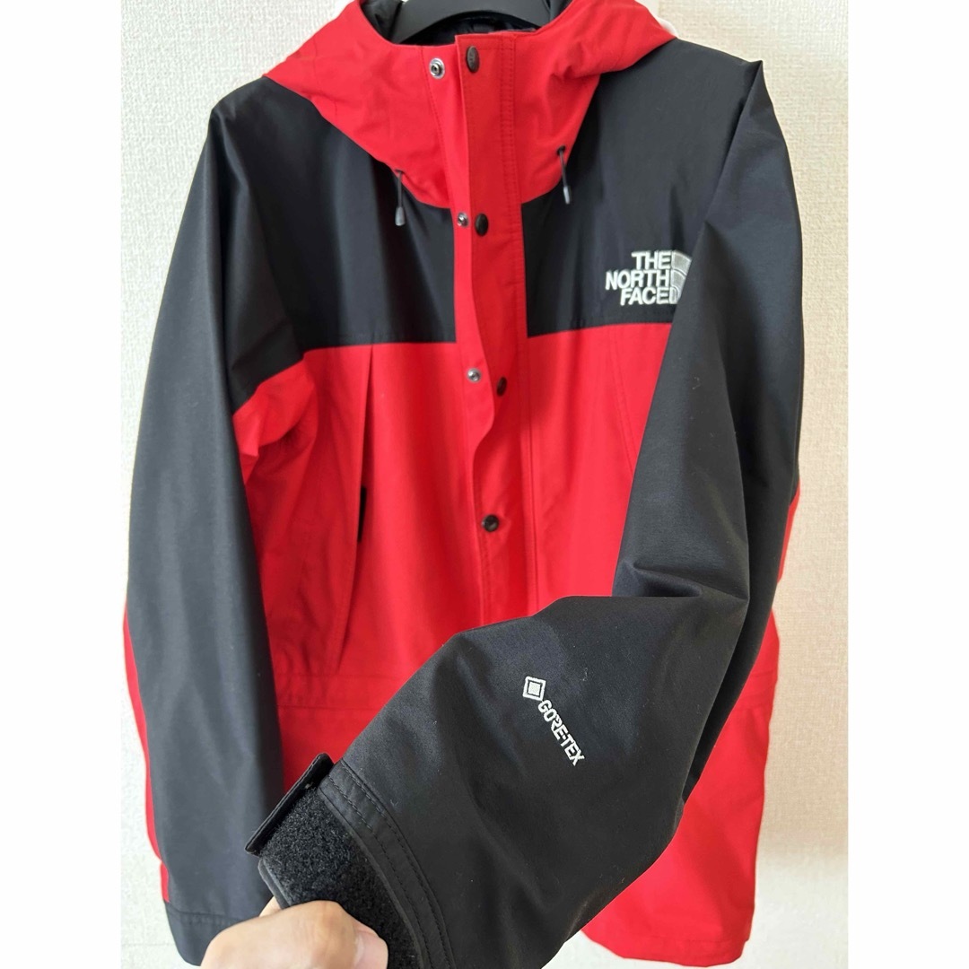 THE NORTH FACE(ザノースフェイス)の【美品】THE NORTH FACE マウンテンライトジャケット　レッド　M メンズのジャケット/アウター(マウンテンパーカー)の商品写真