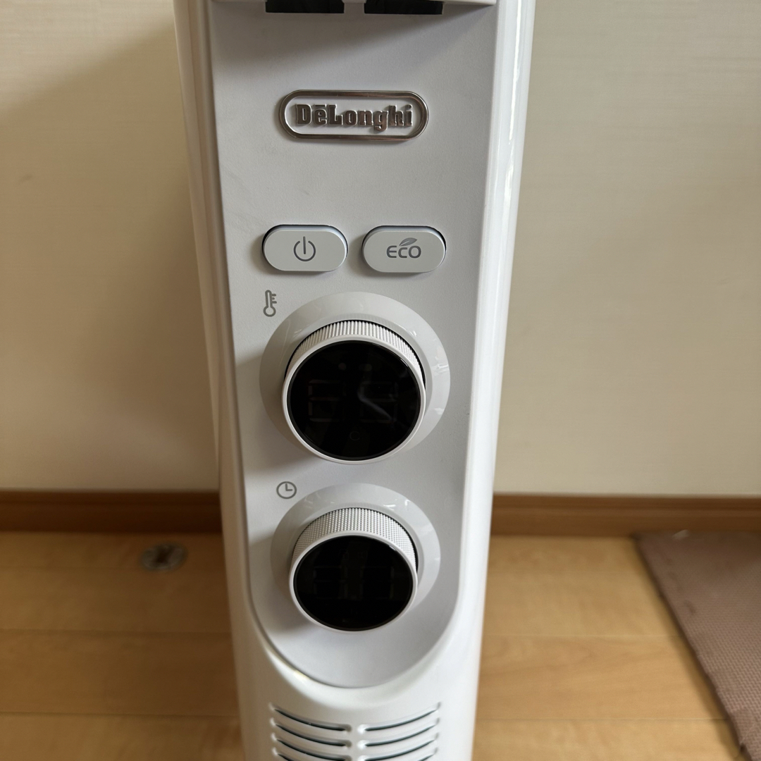 DeLonghi デロンギ オイルヒーター RHJ45M1115-LG スマホ/家電/カメラの冷暖房/空調(オイルヒーター)の商品写真