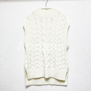 ユナイテッドアローズ(UNITED ARROWS)の＜UNITED ARROWS＞ルーズ ケーブル ベスト オフホワイト(ニット/セーター)