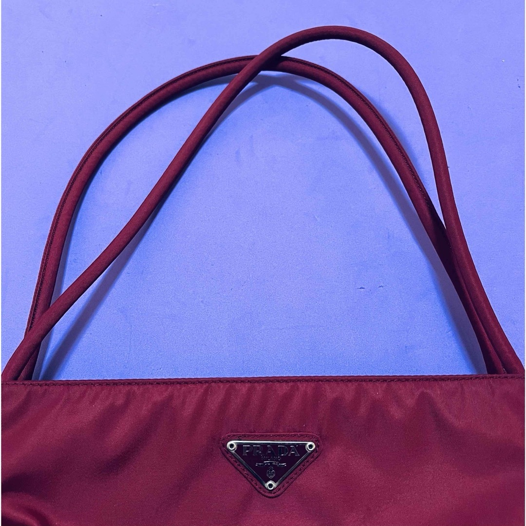 PRADA(プラダ)の美品本物　PRADA プラダ　定番ナイロン　三角ロゴ　トート　バッグ　赤　レッド レディースのバッグ(トートバッグ)の商品写真