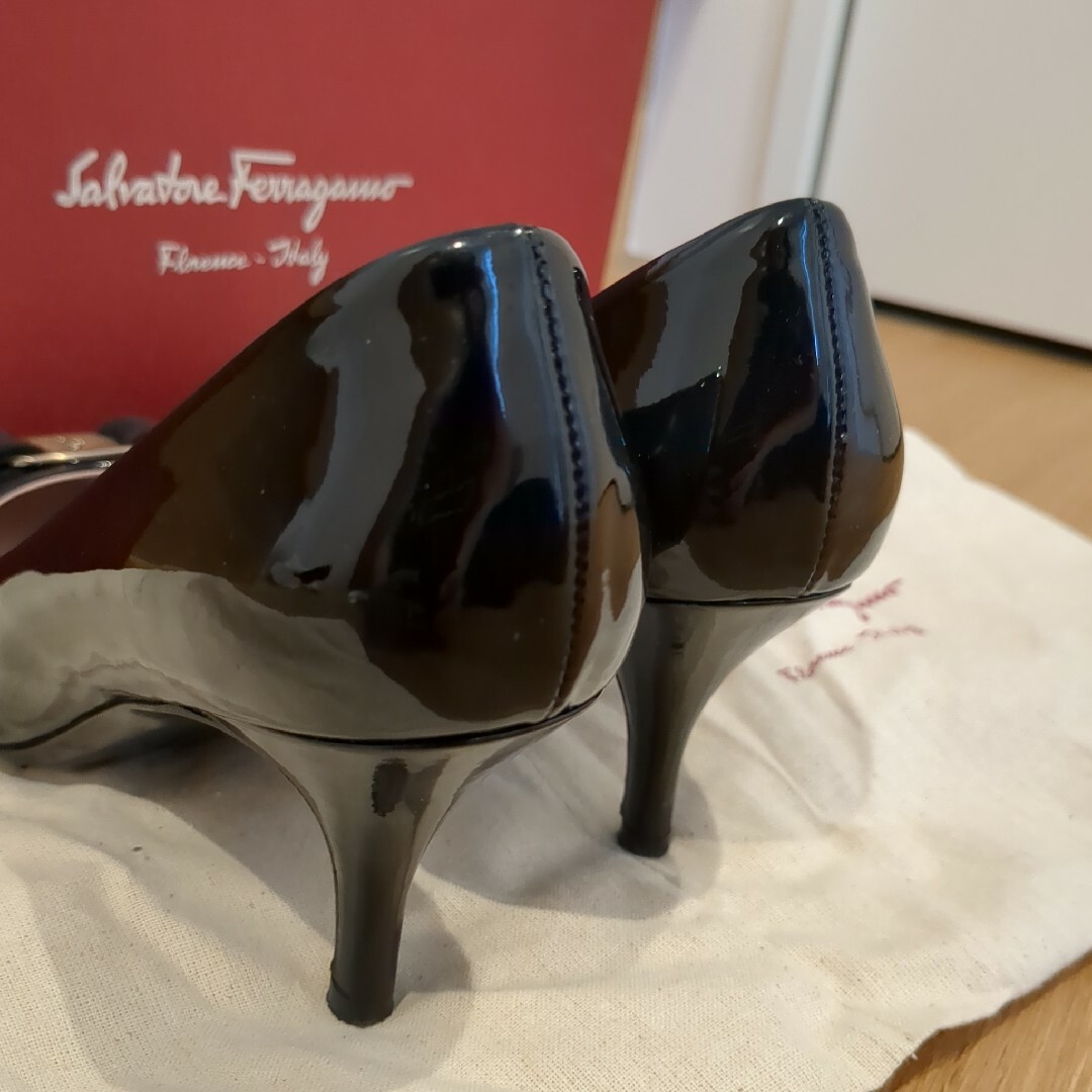 Salvatore Ferragamo パンプス フェラガモ 7B 極美品 Salvatore Ferragamo パンプス フェラガモ 7B 極美品