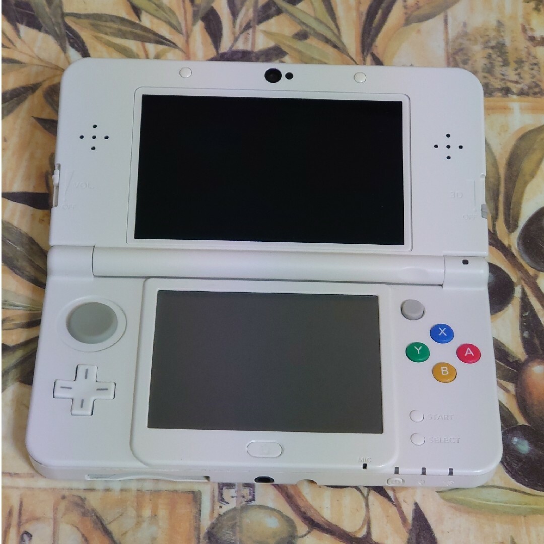 ニンテンドー3DS(ニンテンドー3DS)のNewニンテンドー3DS ホワイト良品 エンタメ/ホビーのゲームソフト/ゲーム機本体(携帯用ゲーム機本体)の商品写真