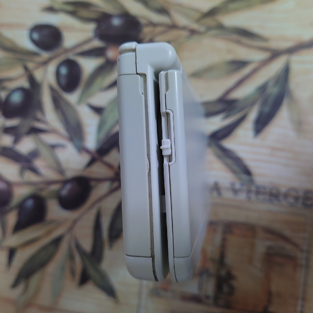ニンテンドー3DS(ニンテンドー3DS)のNewニンテンドー3DS ホワイト良品 エンタメ/ホビーのゲームソフト/ゲーム機本体(携帯用ゲーム機本体)の商品写真