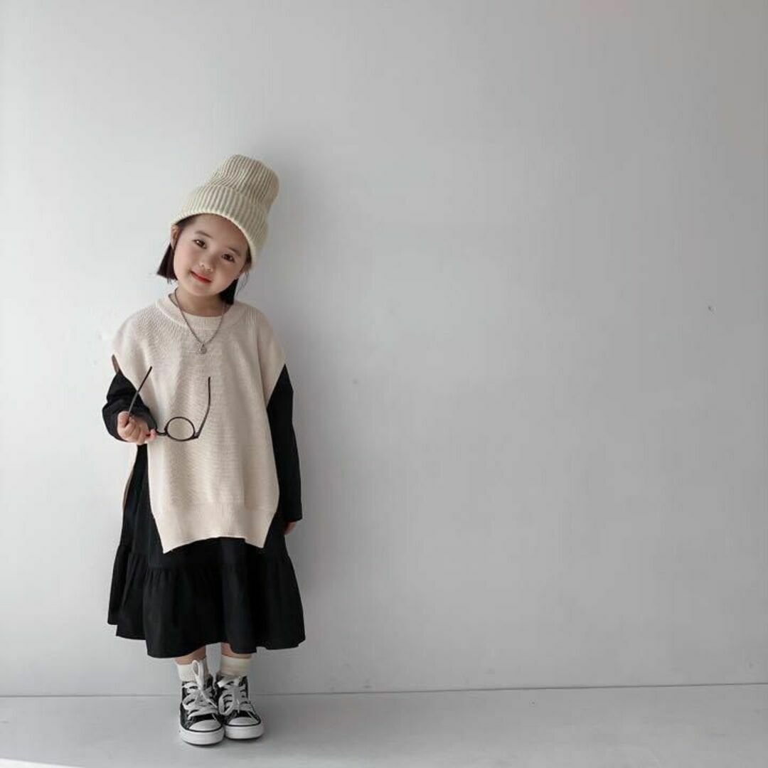 ニットベスト　ベージュ　90cm 韓国子供服　新品　ジレ　秋服　冬服 キッズ/ベビー/マタニティのキッズ服女の子用(90cm~)(ニット)の商品写真