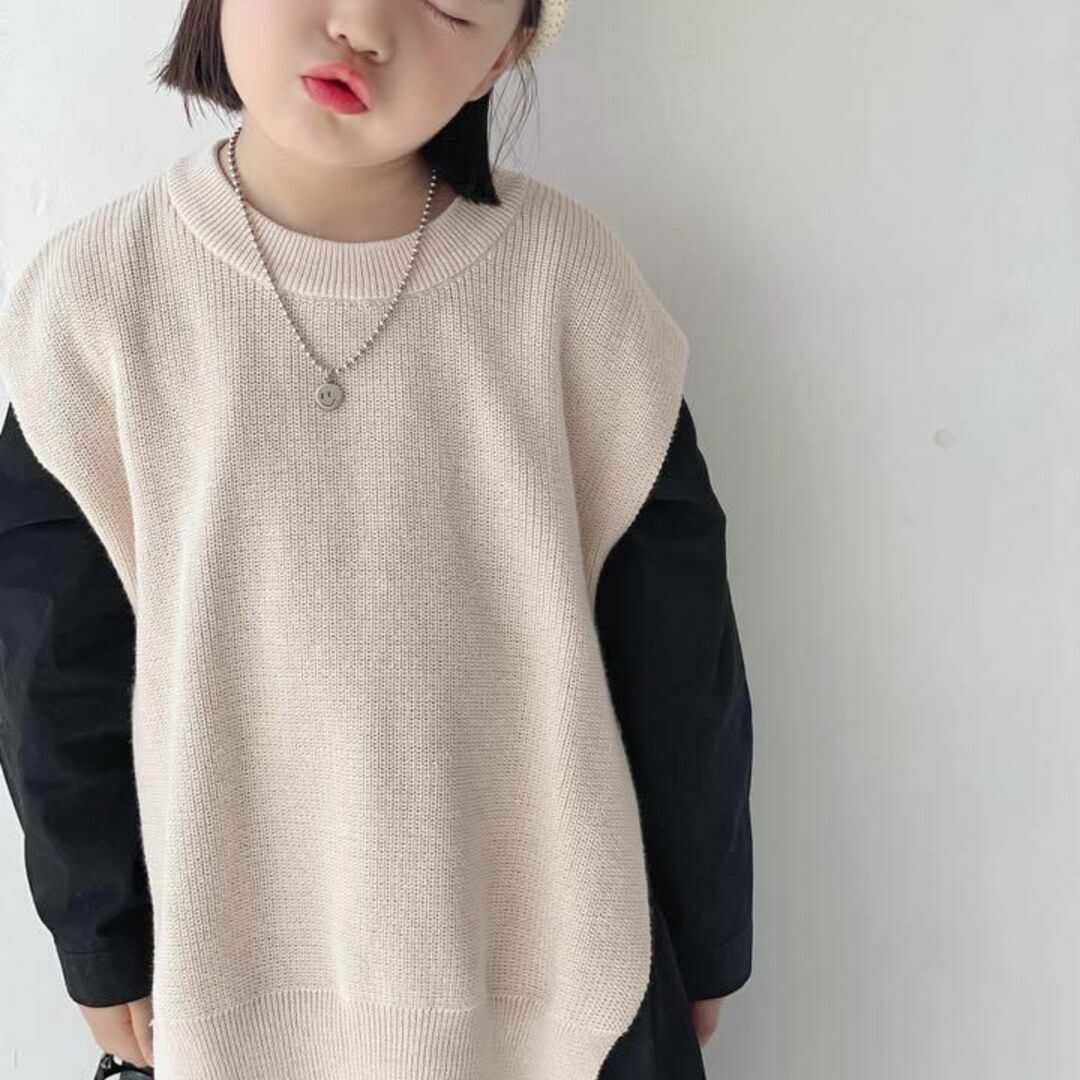 ニットベスト　ベージュ　90cm 韓国子供服　新品　ジレ　秋服　冬服 キッズ/ベビー/マタニティのキッズ服女の子用(90cm~)(ニット)の商品写真