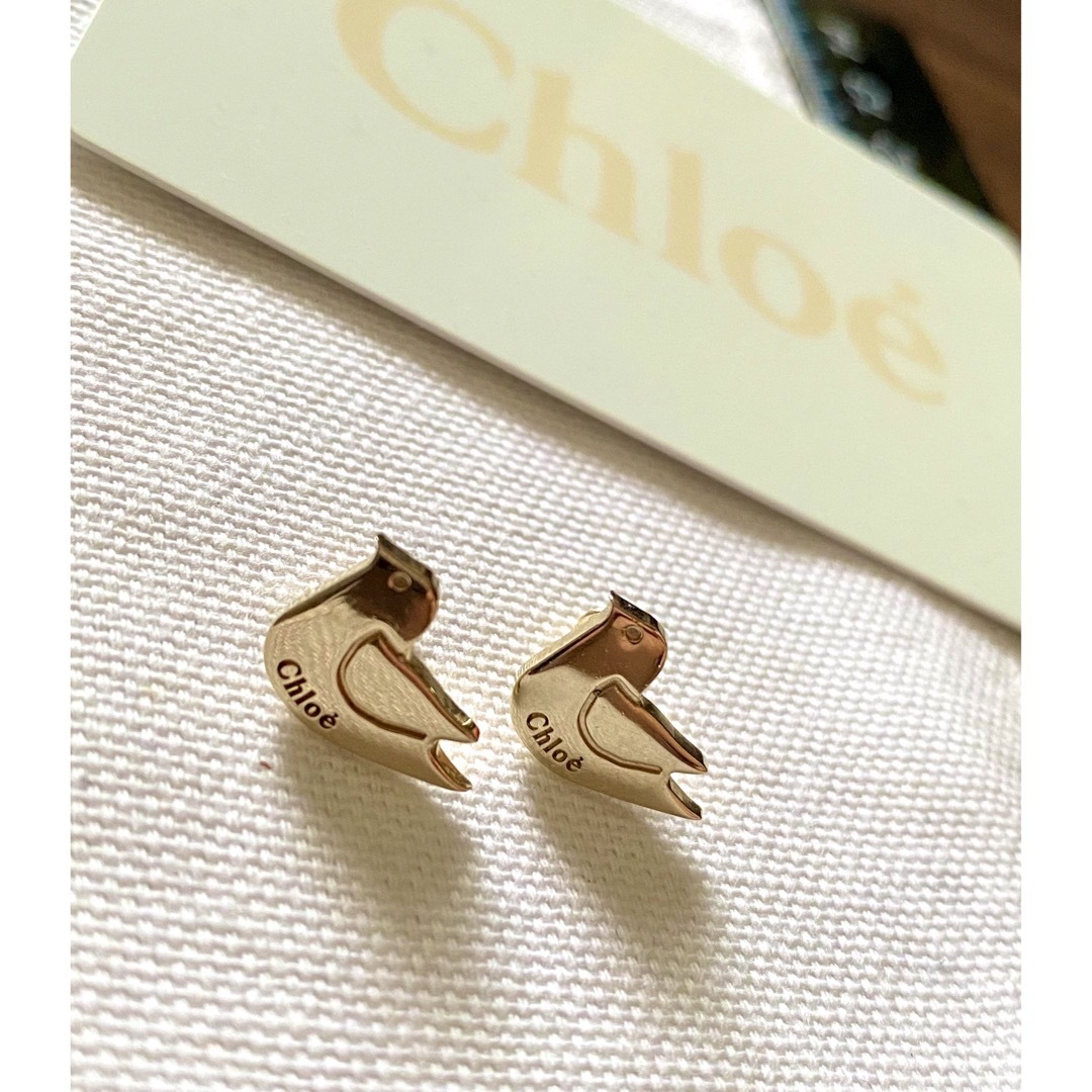 Chloe(クロエ)の専用です✨✨✨Chloe 金色 バード ピアス　袋、カード有り レディースのアクセサリー(ピアス)の商品写真