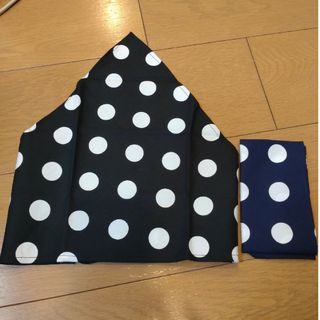 セール！ハンドメイド　子供用三角巾　ドット柄　黒(キッチン小物)