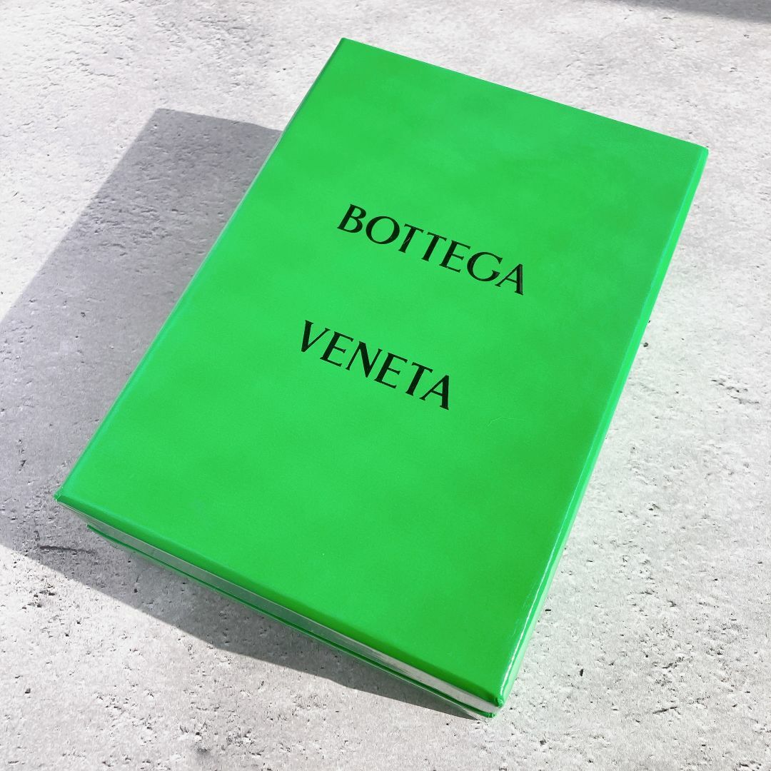 Bottega Veneta(ボッテガヴェネタ)の国内定価71,500円 BOTTEGA VENETA レザーケース 在庫一点のみ レディースのファッション小物(名刺入れ/定期入れ)の商品写真