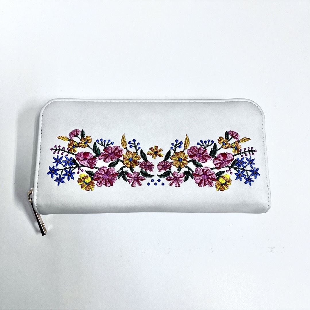 刺繍　長財布　お財布　お花　白　ホワイト　大人　レディース レディースのファッション小物(財布)の商品写真