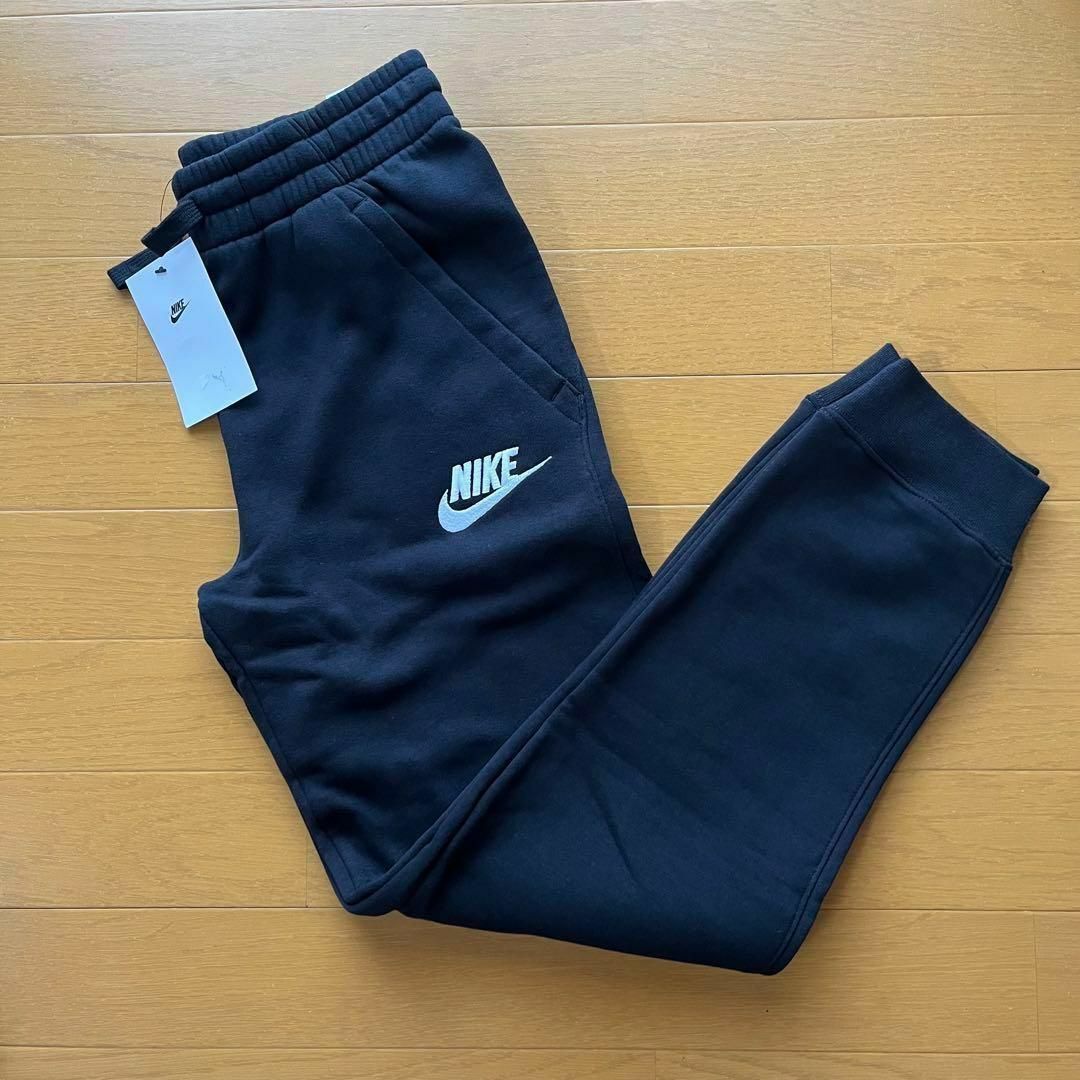 NIKE(ナイキ)のNIKE 裏起毛スウェットパンツ ジョガーパンツ 130 ジュニア　ナイキ　黒 キッズ/ベビー/マタニティのキッズ服男の子用(90cm~)(パンツ/スパッツ)の商品写真