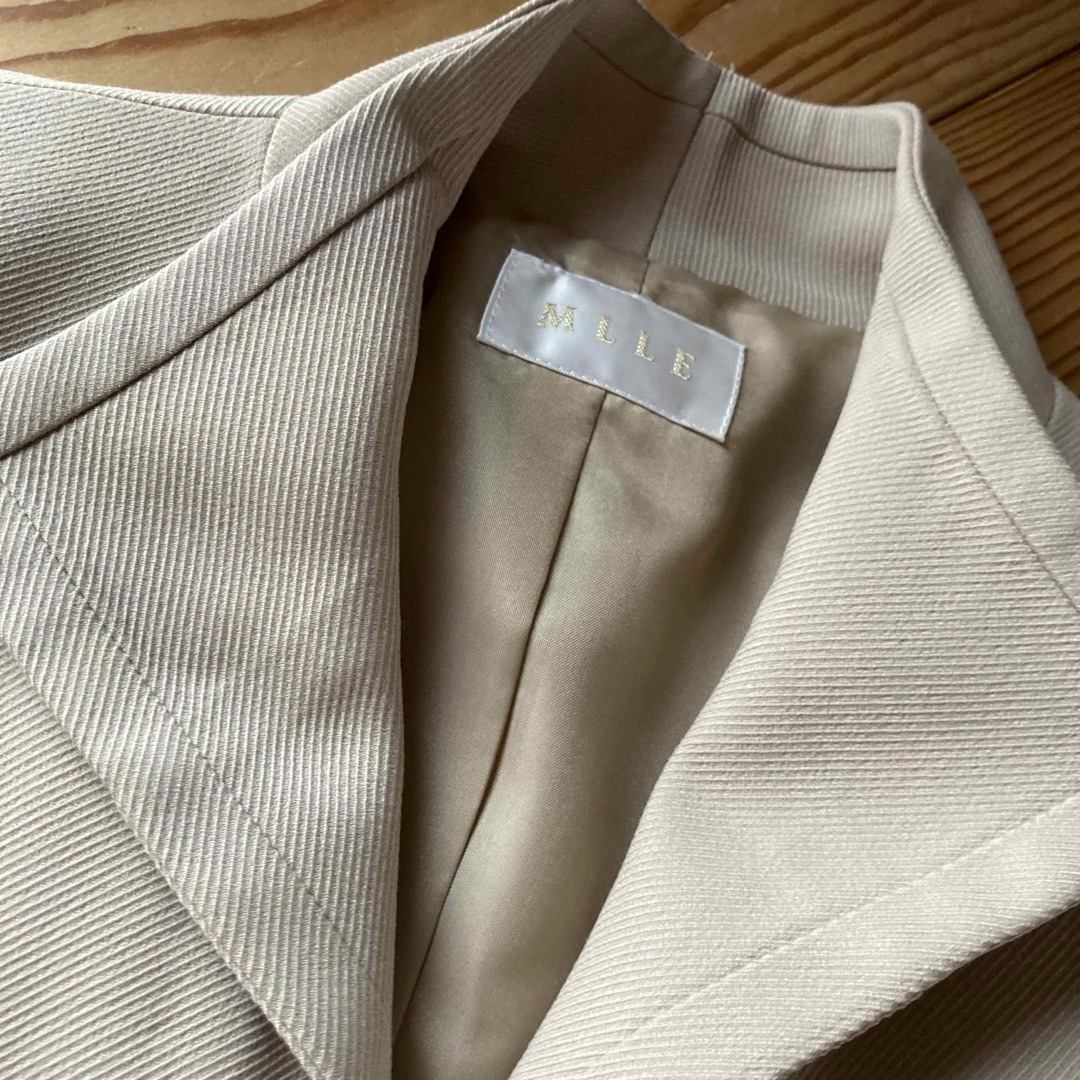 オンワード　ツーピース　ベージュ レディースのフォーマル/ドレス(スーツ)の商品写真