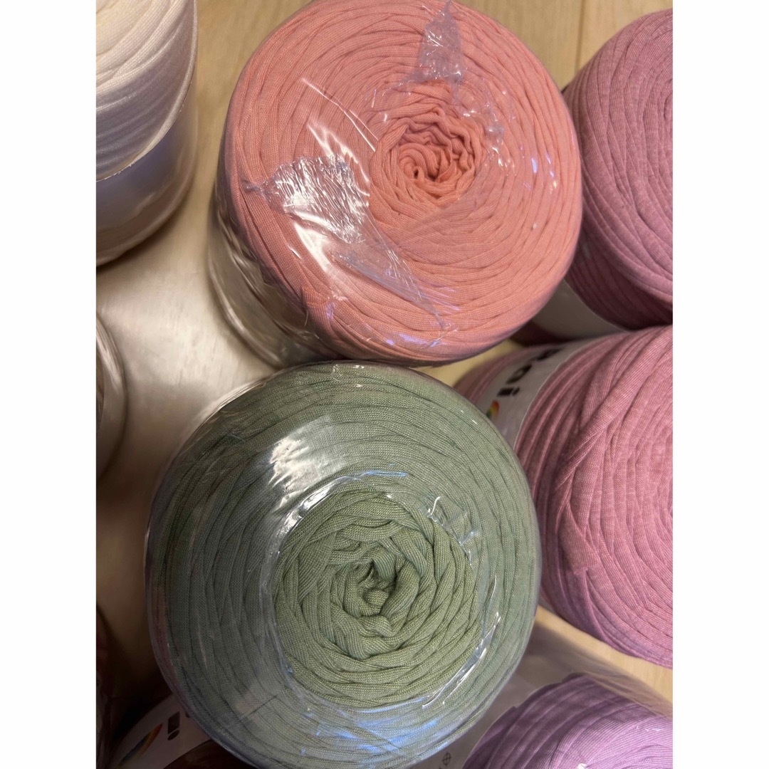 ティーシャツヤーン(ズパゲッティ) Rainbow yarn  まとめ売り ハンドメイドの素材/材料(生地/糸)の商品写真