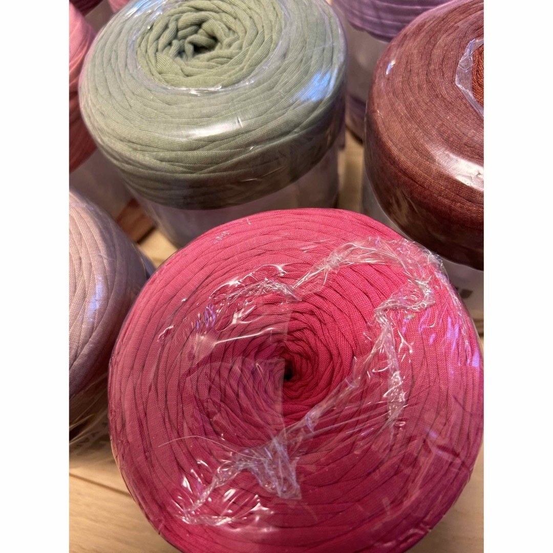 ティーシャツヤーン(ズパゲッティ) Rainbow yarn  まとめ売り ハンドメイドの素材/材料(生地/糸)の商品写真