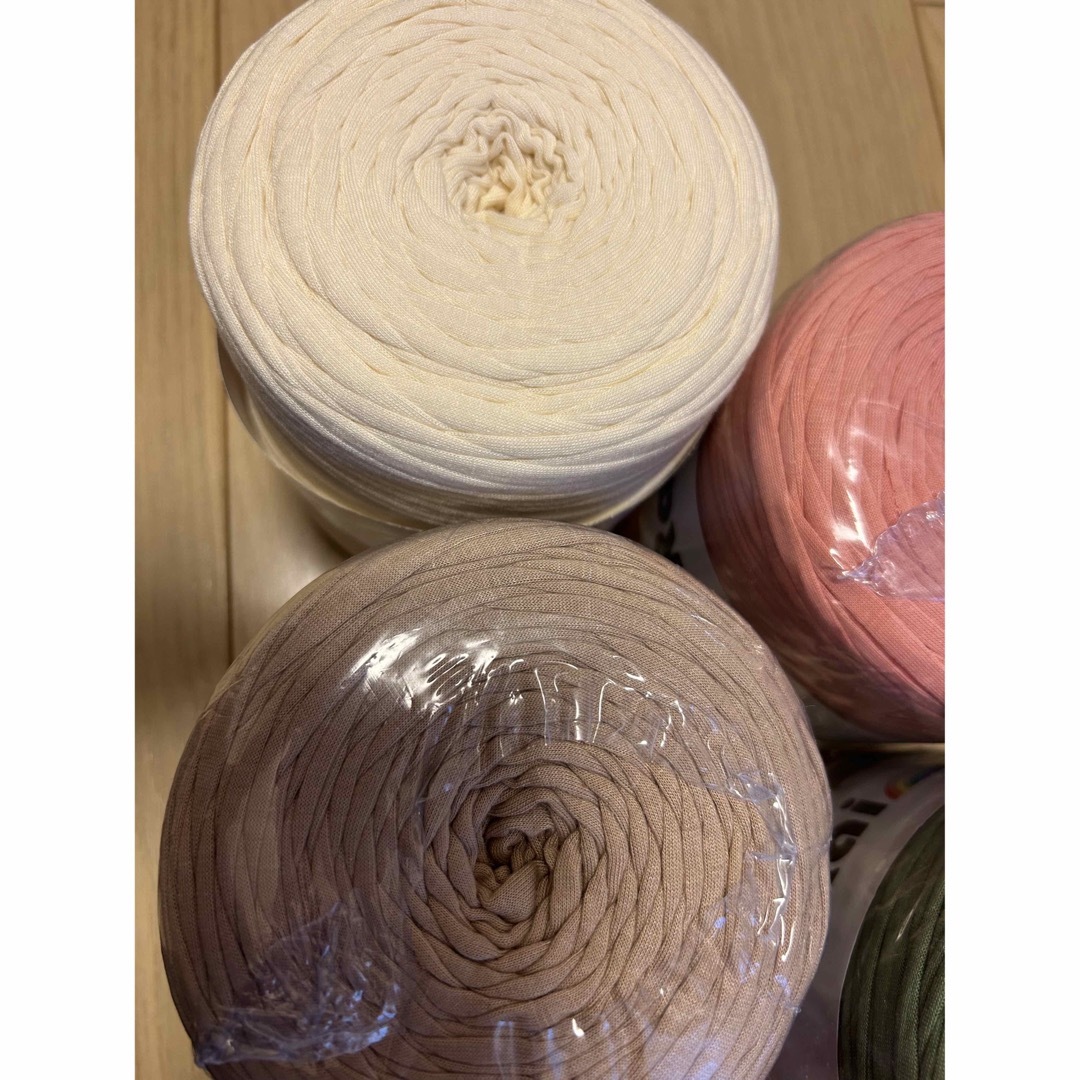 ティーシャツヤーン(ズパゲッティ) Rainbow yarn  まとめ売り ハンドメイドの素材/材料(生地/糸)の商品写真