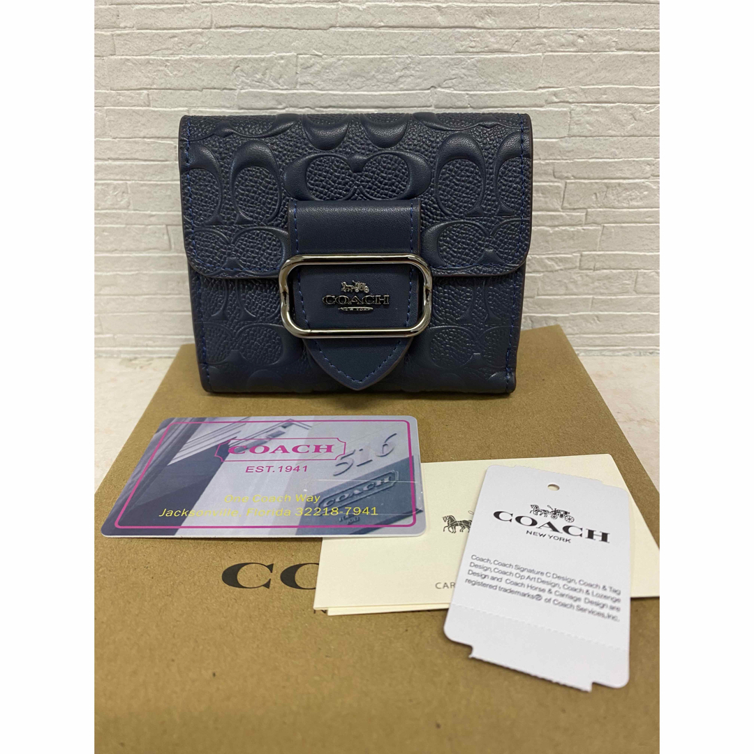 COACH(コーチ)の[新品未使用]✨COACHシグネチャーエンボス二つ折り財布✨ミニ財布 レディースのファッション小物(財布)の商品写真