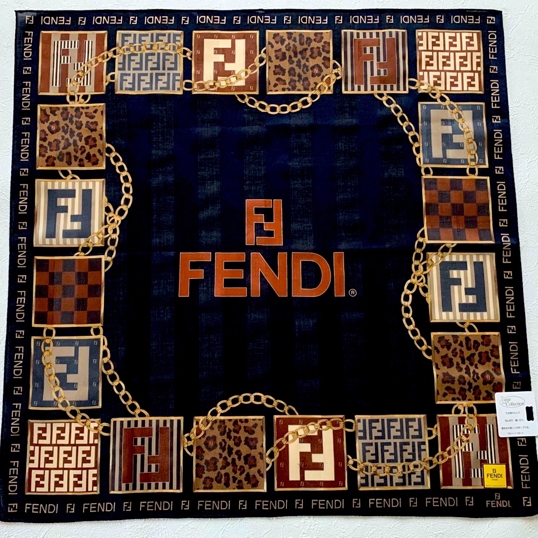 FENDI(フェンディ)のFENDI★フェンディ★大判ハンカチV ★新品未使用 レディースのファッション小物(ハンカチ)の商品写真