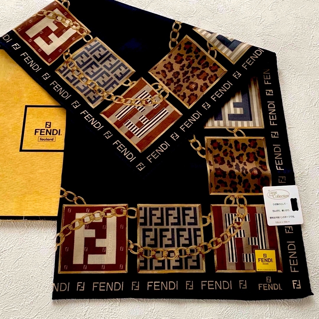 FENDI(フェンディ)のFENDI★フェンディ★大判ハンカチV ★新品未使用 レディースのファッション小物(ハンカチ)の商品写真