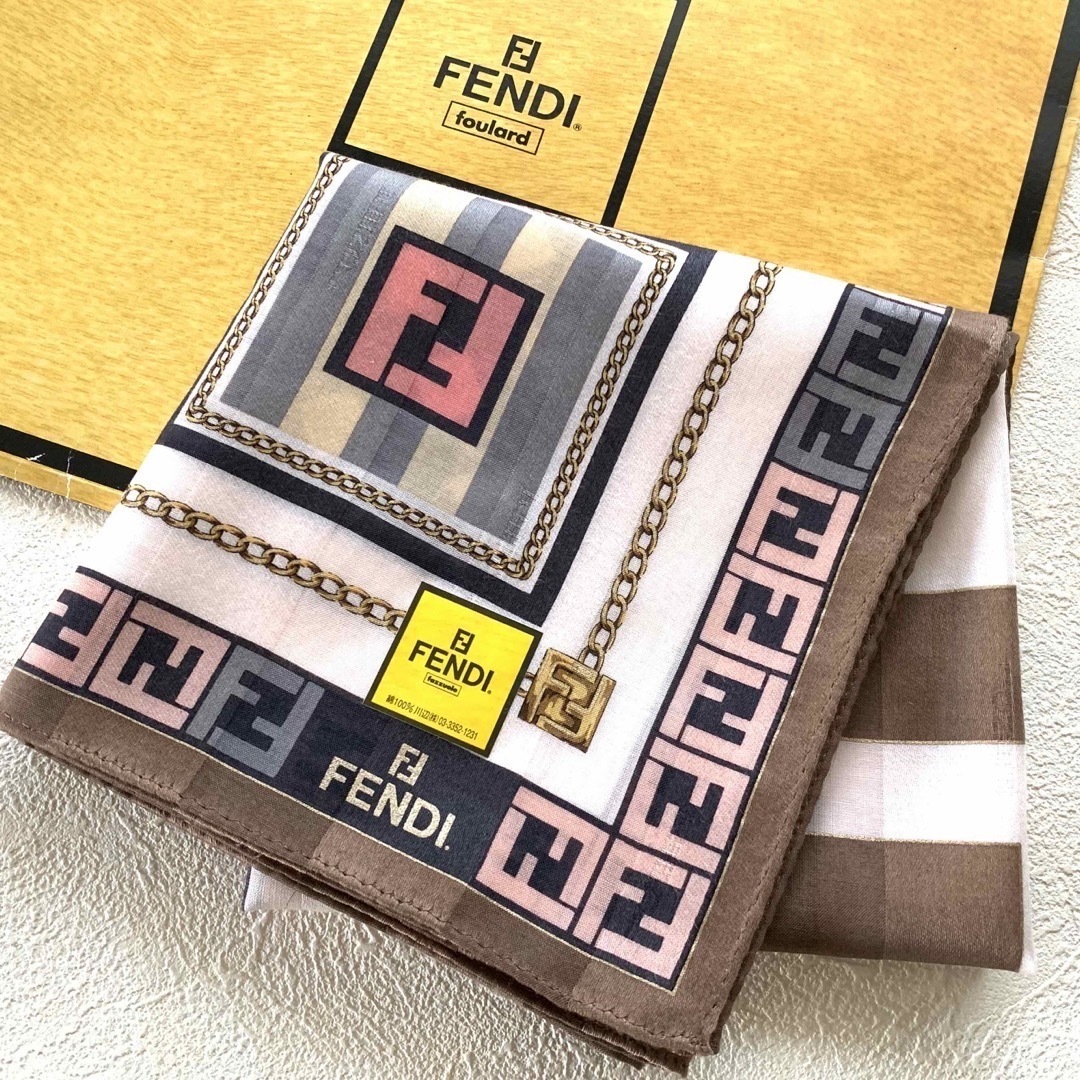 FENDI(フェンディ)のFENDI★フェンディ★大判ハンカチM ★新品未使用 レディースのファッション小物(ハンカチ)の商品写真