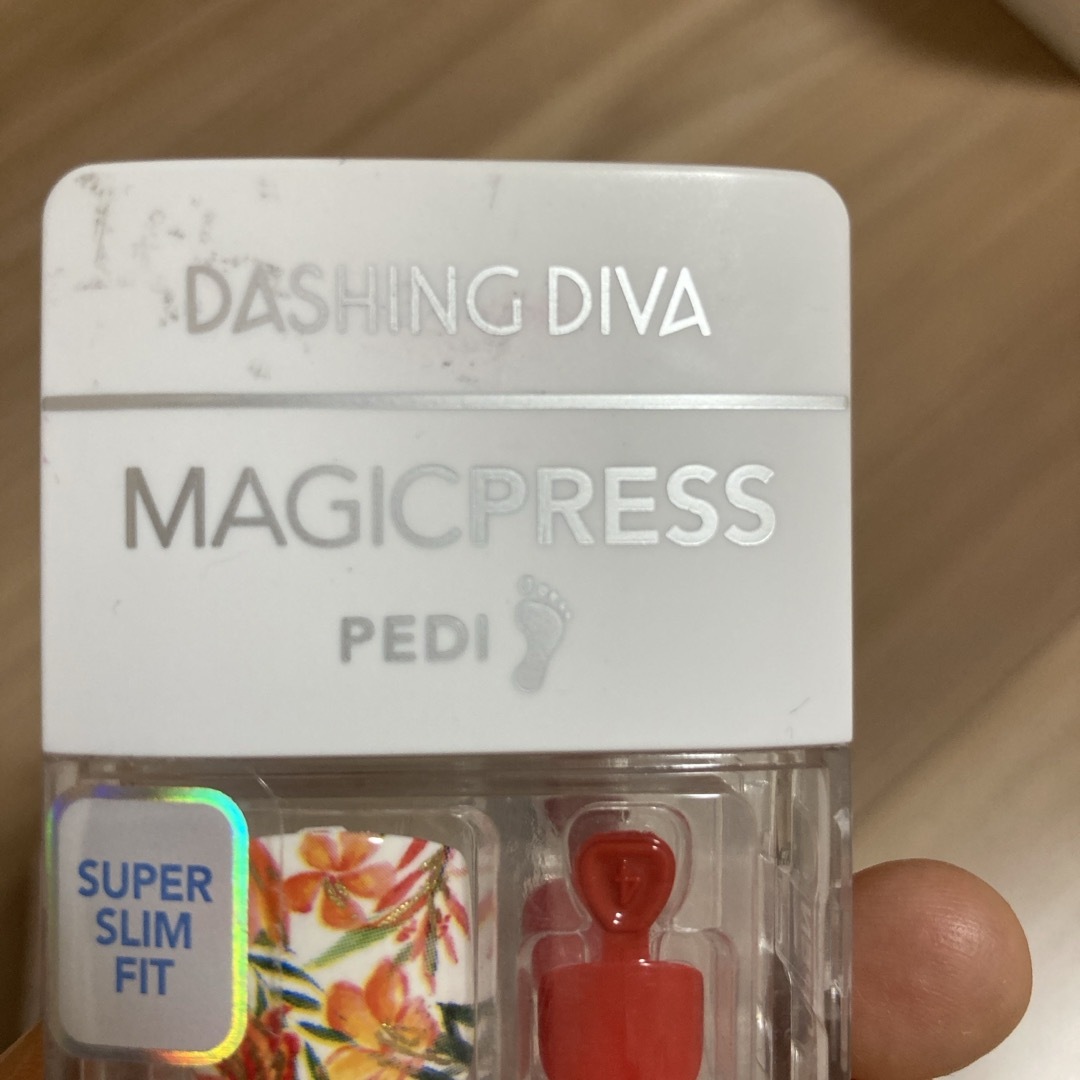 DASHING DIVA(ダッシングディバ)のMAJIC PRESS ネイルチップ　未開封 コスメ/美容のネイル(つけ爪/ネイルチップ)の商品写真