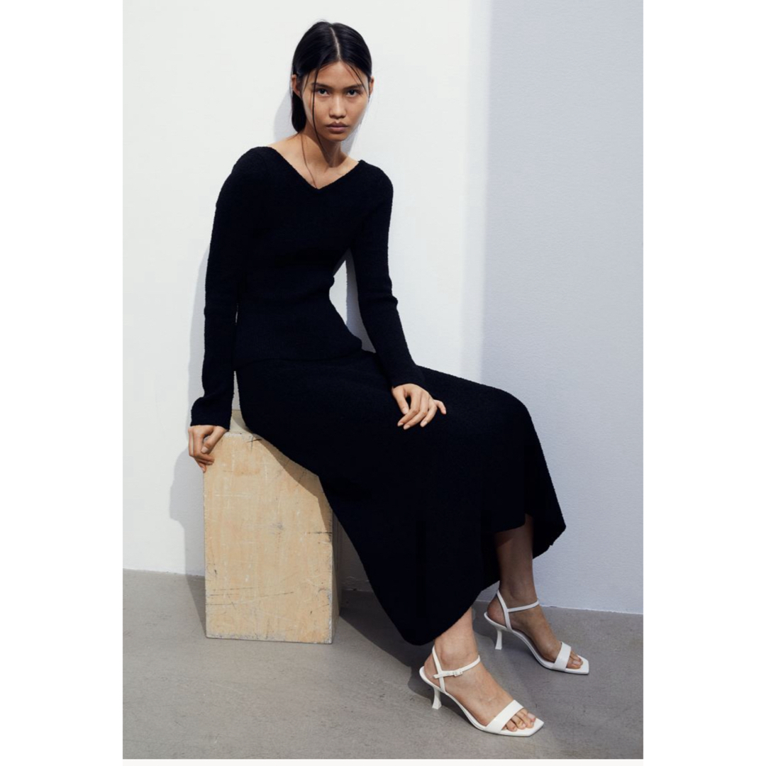 H&M(エイチアンドエム)のH&M ブークレスカート　ブラック　Sサイズ レディースのスカート(ひざ丈スカート)の商品写真