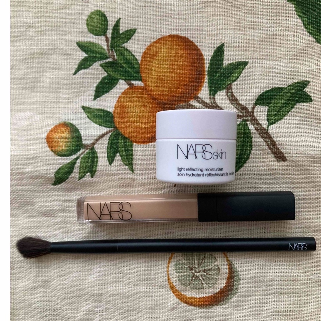 NARS(ナーズ)のNARS  ラディアントクリーミーコンシーラーとブラシ セット コスメ/美容のベースメイク/化粧品(コンシーラー)の商品写真