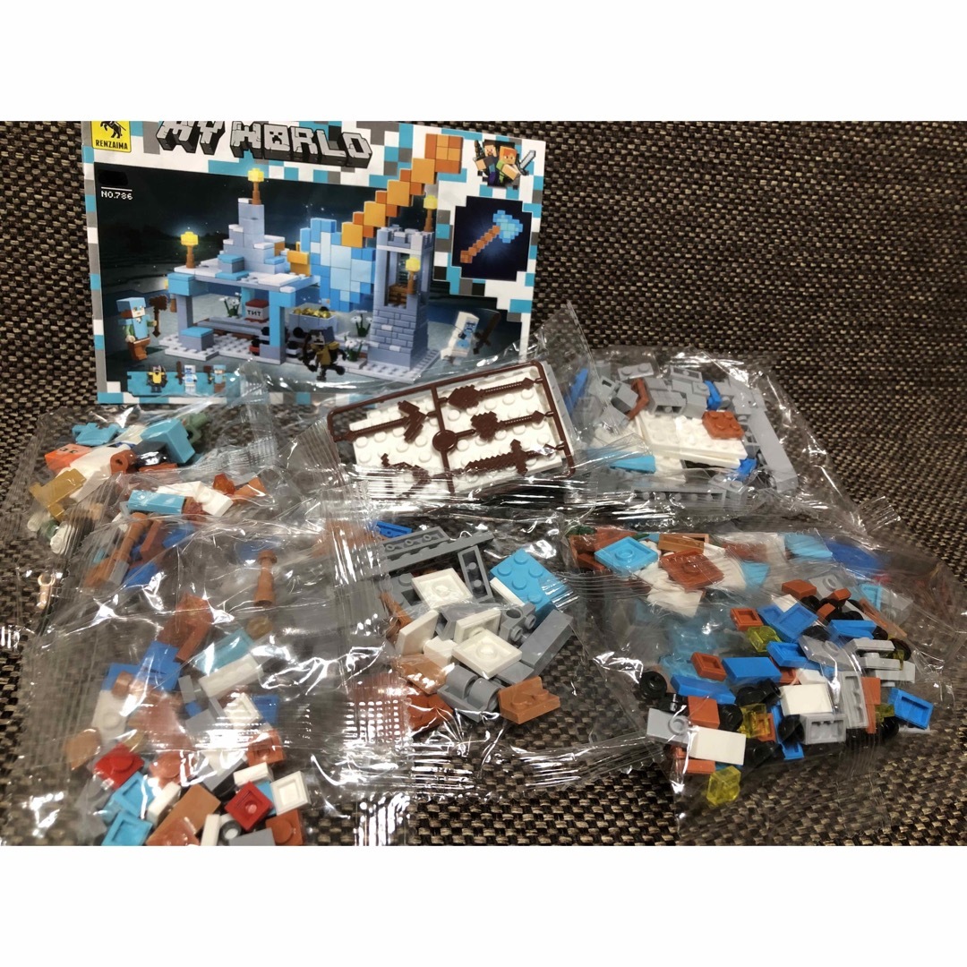 Lego(レゴ)のレゴ互換　マインクラフト   宇宙基地　ブロック　ミニフィグ３体　マイクラ  エンタメ/ホビーのおもちゃ/ぬいぐるみ(キャラクターグッズ)の商品写真