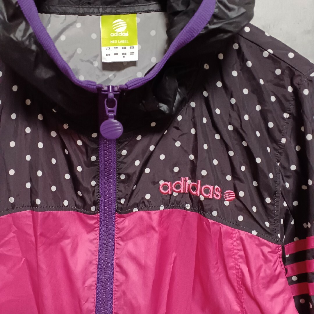 adidas(アディダス)のadidasNEO アディダスネオ レディースウィンドブレーカー M スポーツ レディースのジャケット/アウター(ナイロンジャケット)の商品写真