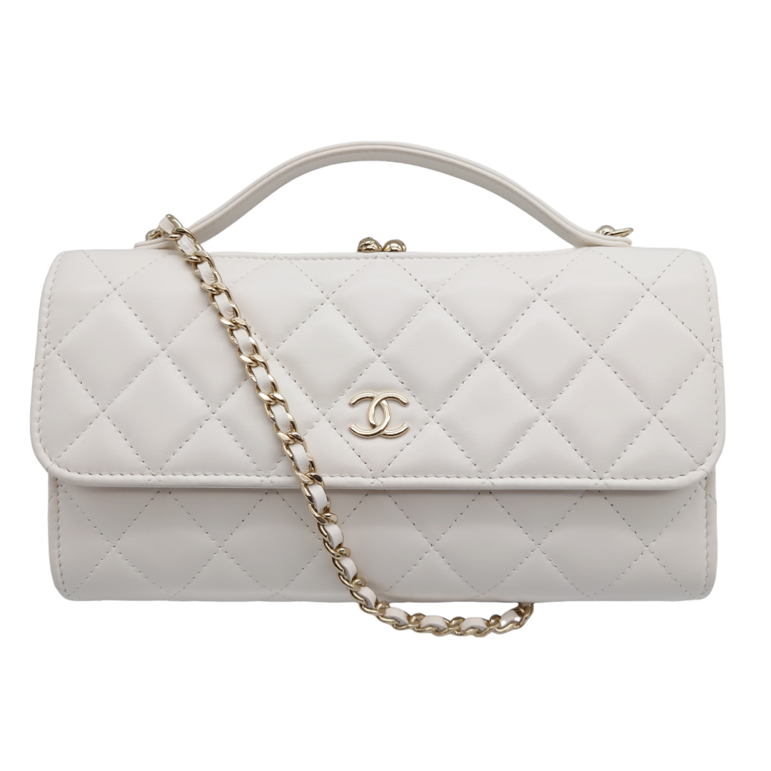 CHANEL(シャネル)のシャネル CHANEL チェーンウォレット 財布 マトラッセ がま口 フラップ ホワイト ゴールド金具 ラムスキン  レディース 【中古 Bランク】☆送料無料☆ 当店通常価格499,800円 レディースのファッション小物(財布)の商品写真