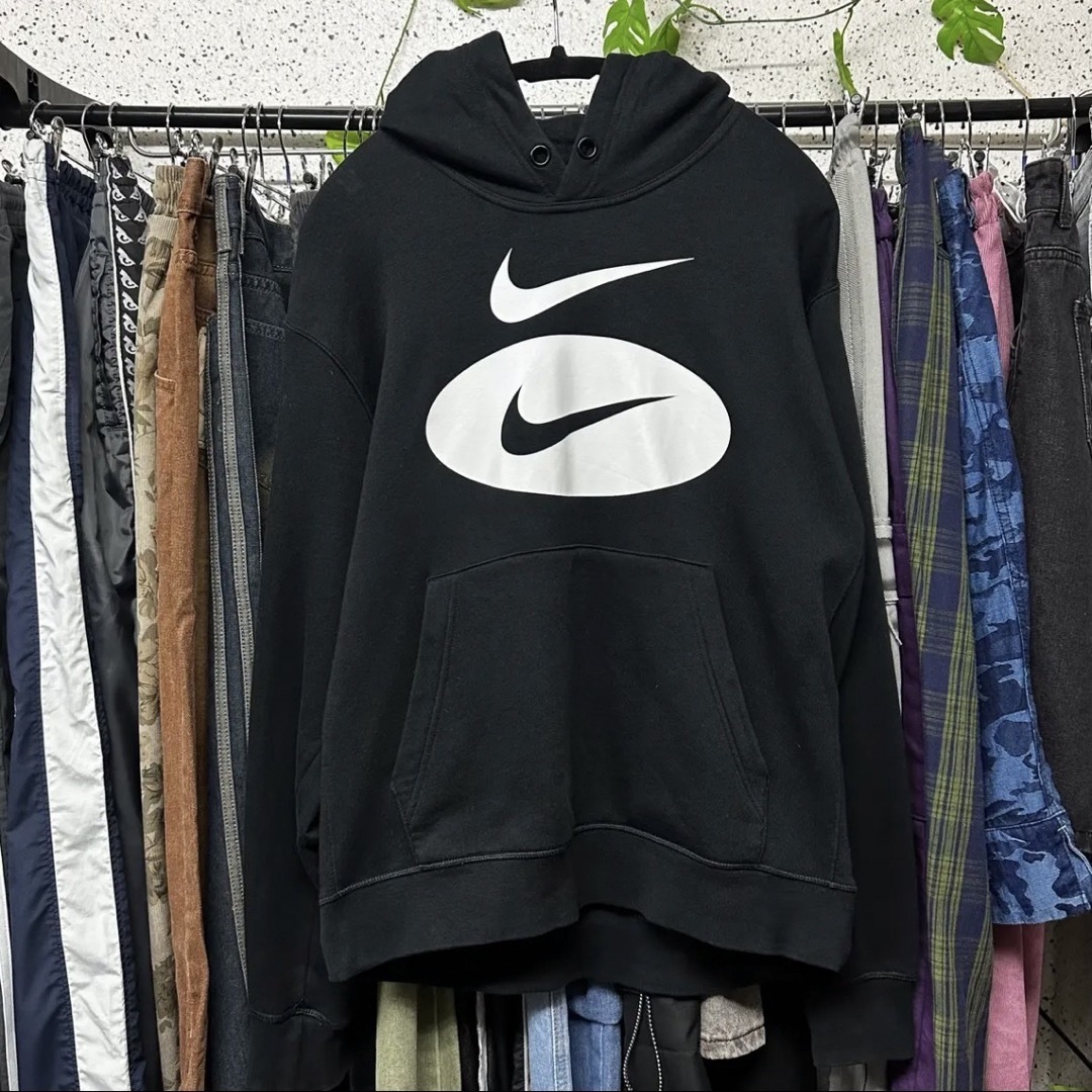 NIKE(ナイキ)のNIKE パーカー 黒 ナイキ メンズのトップス(パーカー)の商品写真