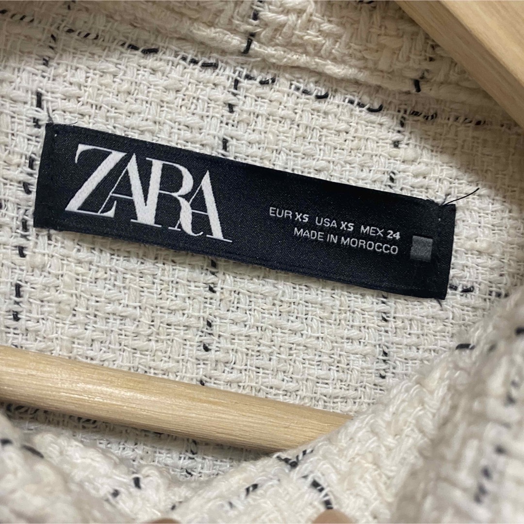 ZARA(ザラ)のZARA ツイード　ジャケット レディースのジャケット/アウター(ノーカラージャケット)の商品写真