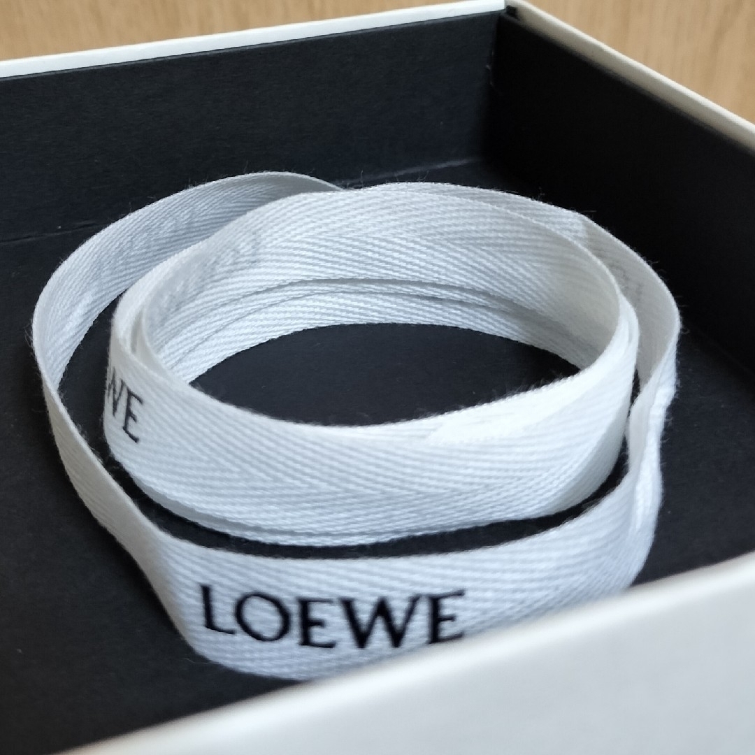 LOEWE(ロエベ)のLOEWE　ロエベ　空箱　リボン レディースのバッグ(ショップ袋)の商品写真