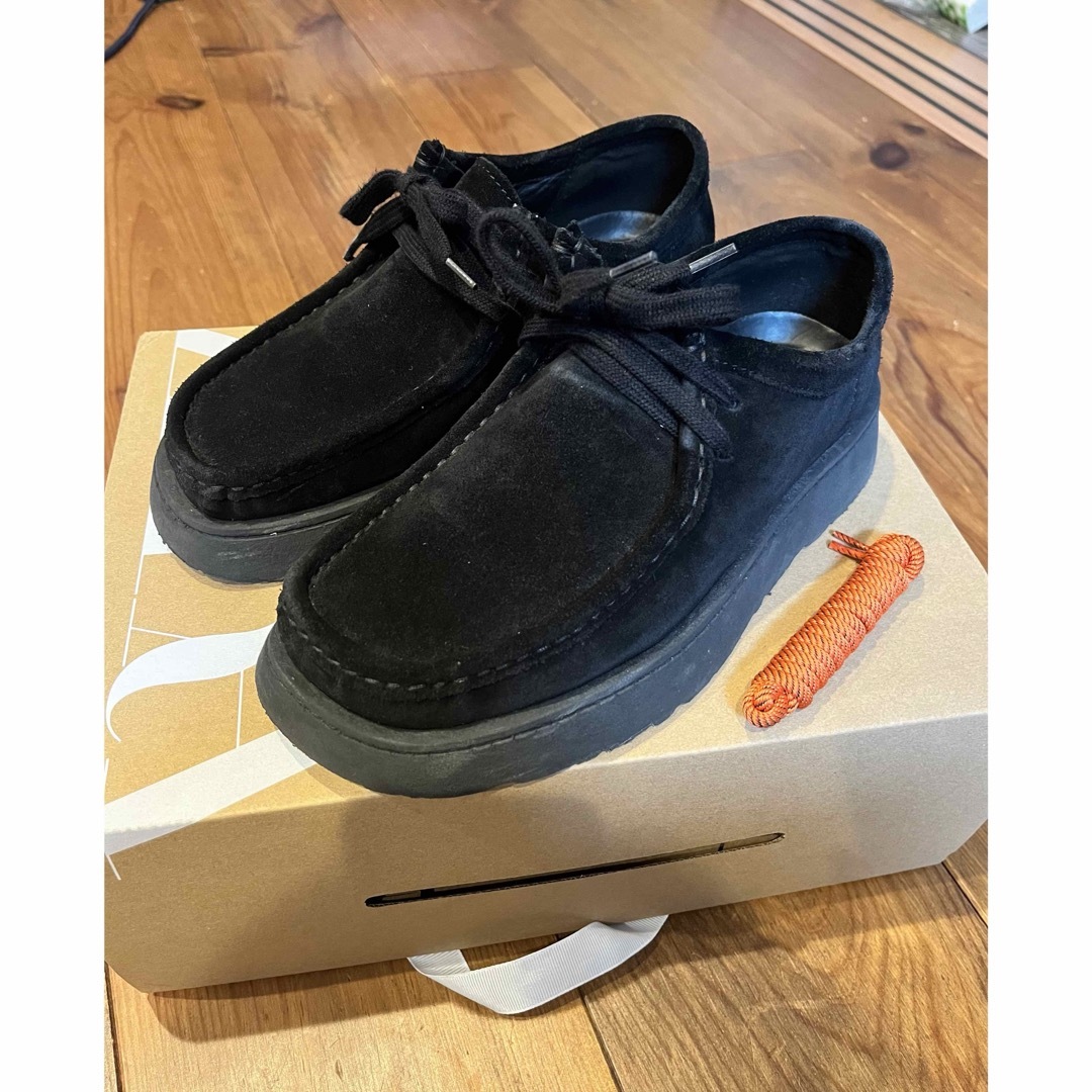 大人気即完売品　ZARA ザラ　クラークス　clarks ワラビー41 コラボ | フリマアプリ ラクマ