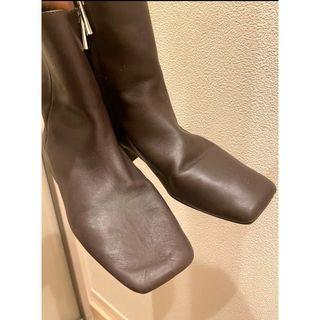 新品 ZARA 37 本革 リアル レザー スクエアトゥ フラット ブーツ