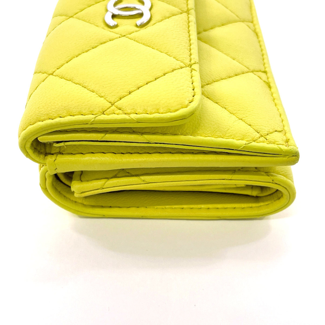 CHANEL(シャネル)のシャネル 三つ折り財布 マトラッセ ココマーク  イエロー レディースのファッション小物(財布)の商品写真