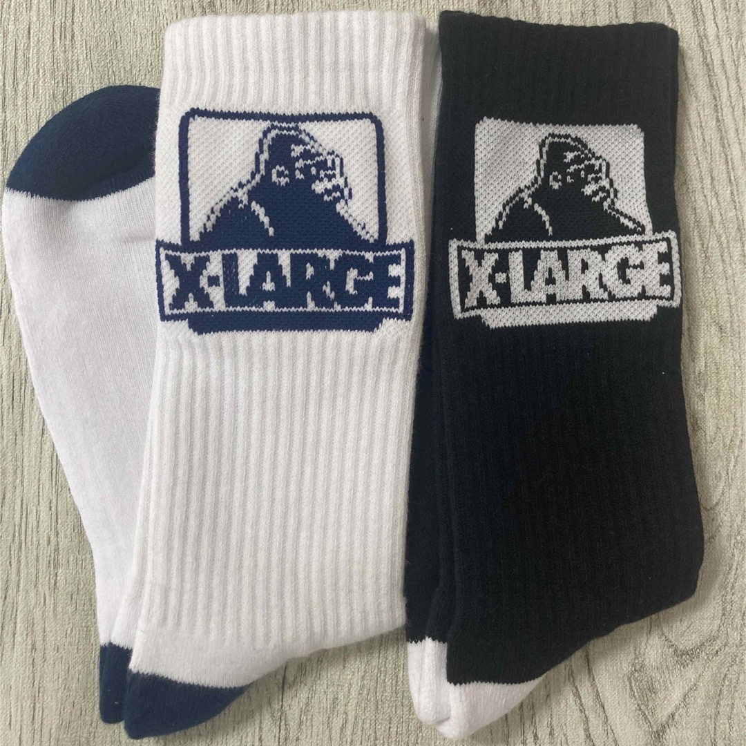 XLARGE(エクストララージ)の白黒セット【海外限定】XLARGE エクストララージ メンズソックス 男性用靴下 メンズのレッグウェア(ソックス)の商品写真