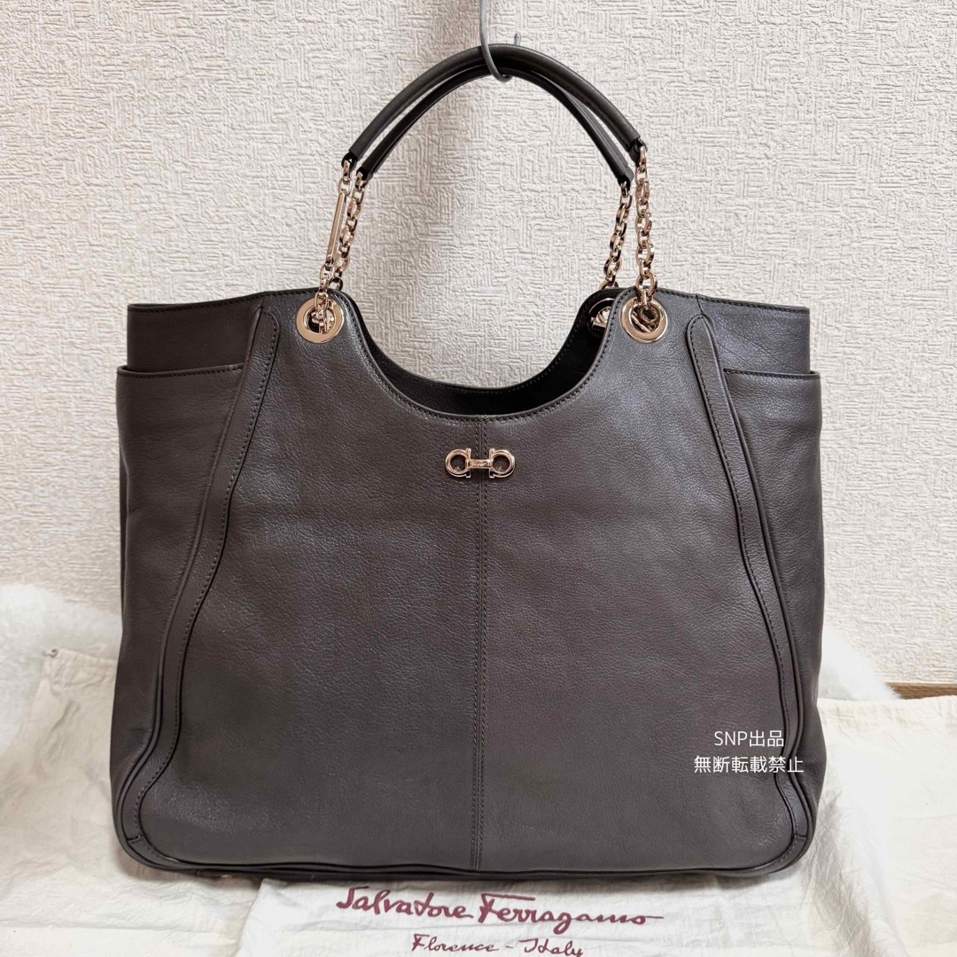 フェラガモ 美品 ベトゥラ チェーン トートバッグ ショルダー フェラガモ 美品 ベトゥラ チェーン トートバッグ ショルダー