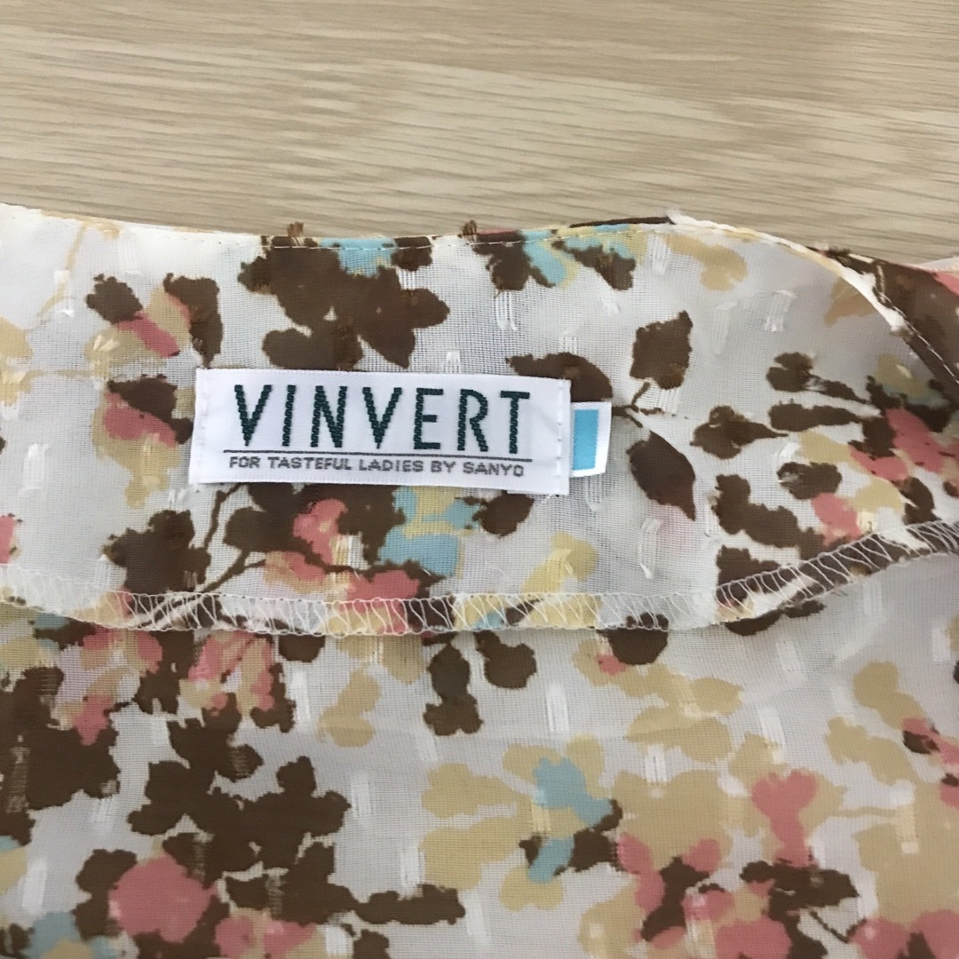 VINVERT(バンベール)の未使用タグ付き　バンベール VINVERT レディース　花柄　大きめサイズ13 レディースのトップス(シャツ/ブラウス(長袖/七分))の商品写真
