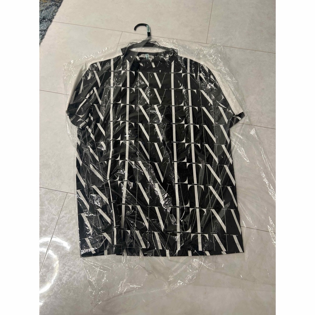 VALENTINO(ヴァレンティノ)のヴァレンティノ　総柄　半袖Tシャツ　sサイズ メンズのトップス(Tシャツ/カットソー(半袖/袖なし))の商品写真