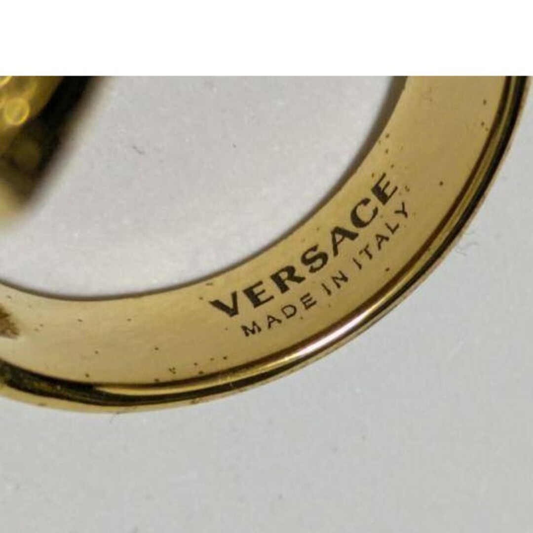 VERSACE(ヴェルサーチ)のVERSACE ヴェルサーチのシンボル　メドューサ　ゴールドカラー　指輪 18号 メンズのアクセサリー(リング(指輪))の商品写真