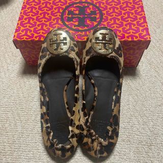 トリーバーチ(Tory Burch)のトリーバーチ パンプス レオパード ロゴプレート ハラコ レザー (バレエシューズ)