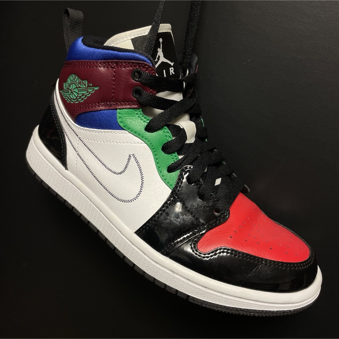 NIKE(ナイキ)のNIKE AIR JORDAN 1 MID SE  マルチカラー レディースの靴/シューズ(スニーカー)の商品写真