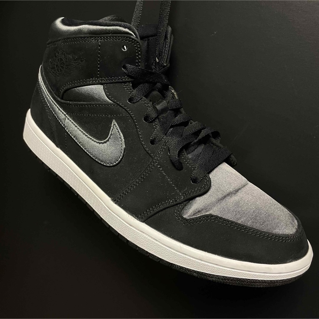 NIKE(ナイキ)のNIKE AIR JORDAN 1 MID SE メンズの靴/シューズ(スニーカー)の商品写真