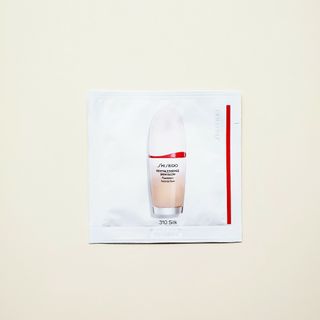 SHISEIDO (資生堂) - エッセンススキングローファンデ ブラシ付きの