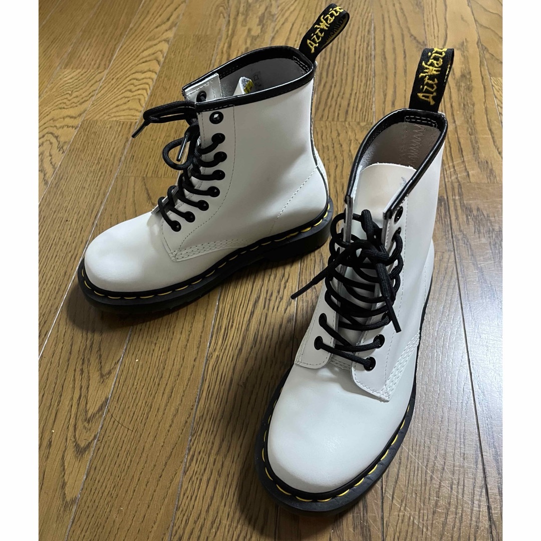 Dr.Martens(ドクターマーチン)のドクターマーチン 1460 8ホールブーツ ホワイト レディースの靴/シューズ(ブーツ)の商品写真